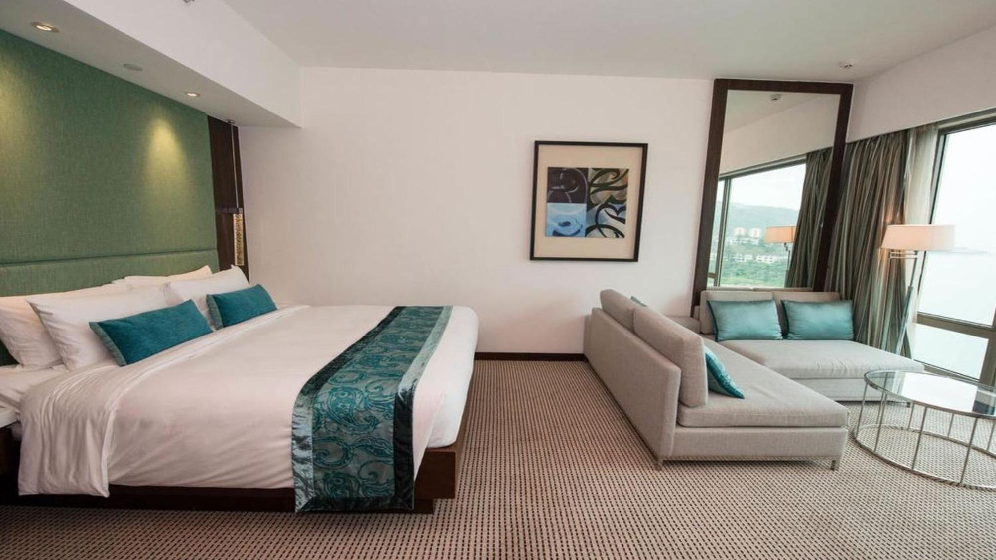 Discovery Bay 4*
